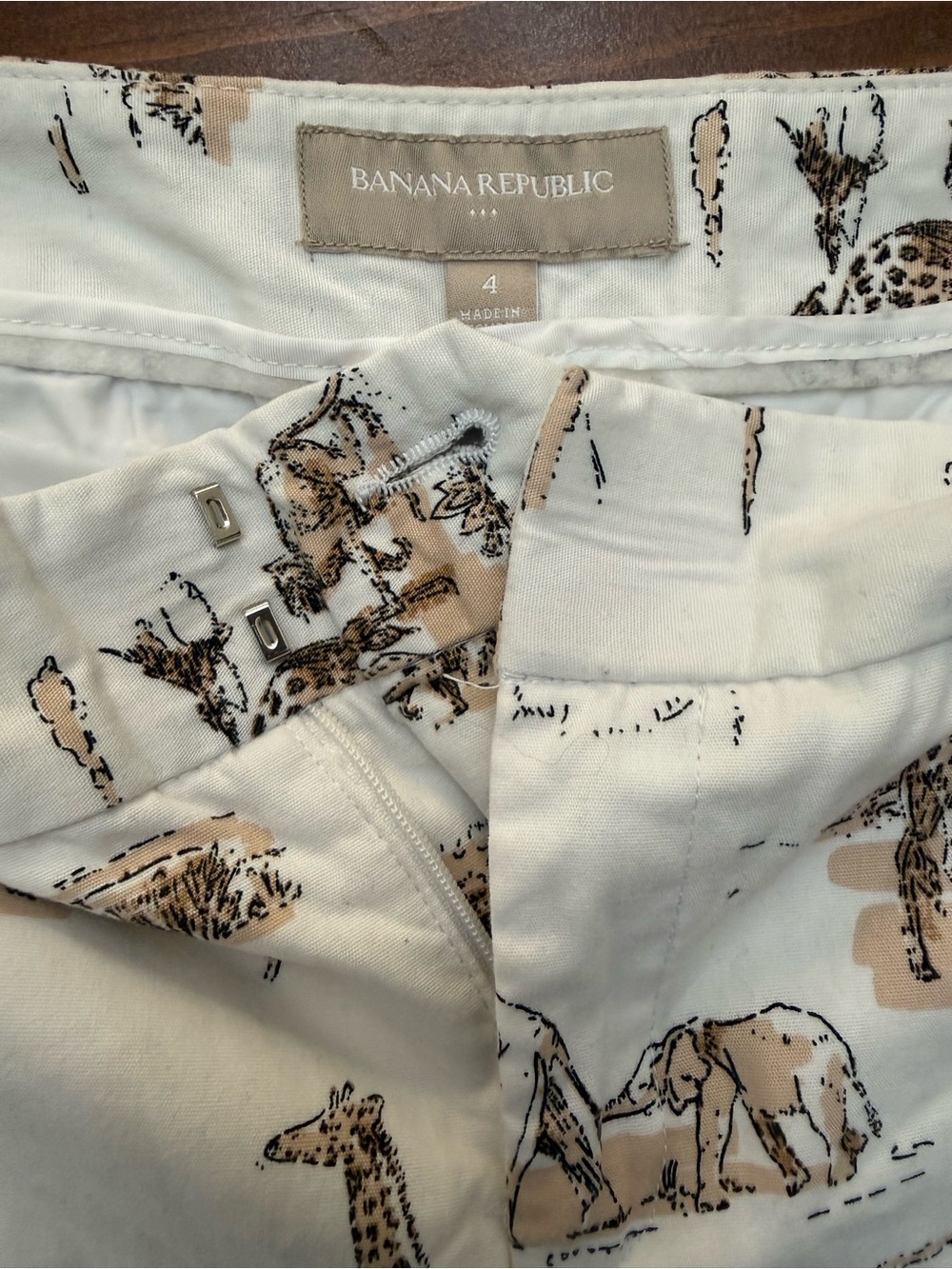 Banana Republic white and tan Size 4 Safari Animal Print Cotton Shorts - Picture 3 of 10